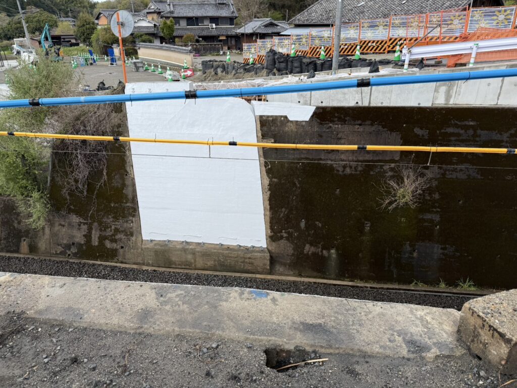 加茂・木津関西線跨線橋撤去他<br />
（跨線橋撤去工事）