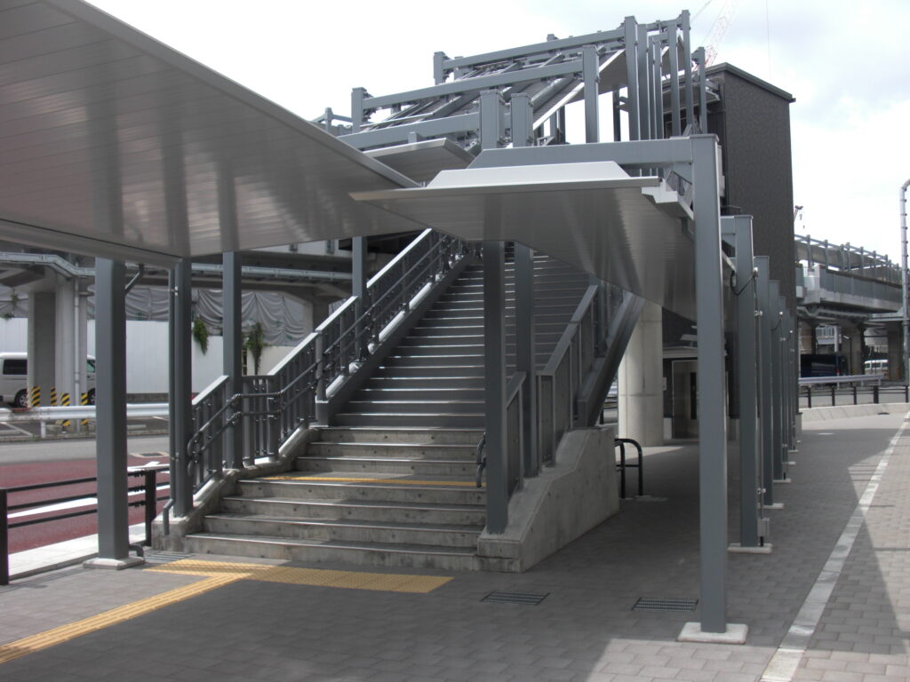 京都・丹波口間新駅外新設他工事<br />
（新駅新設工事）