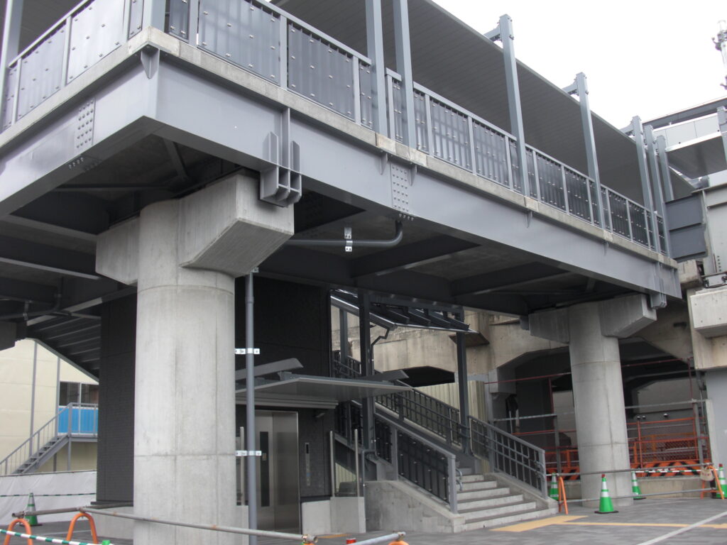 京都・丹波口間新駅外新設他工事<br />
（新駅新設工事）