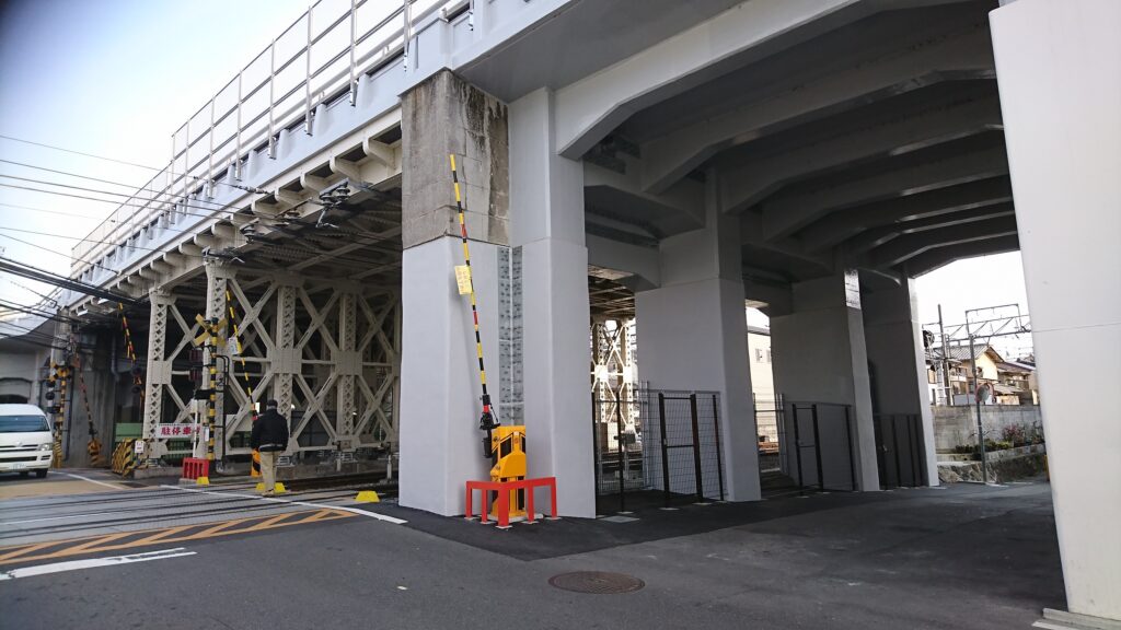 稲荷・東福寺九条跨線橋耐震補強他<br />
（跨線橋耐震補強工事）