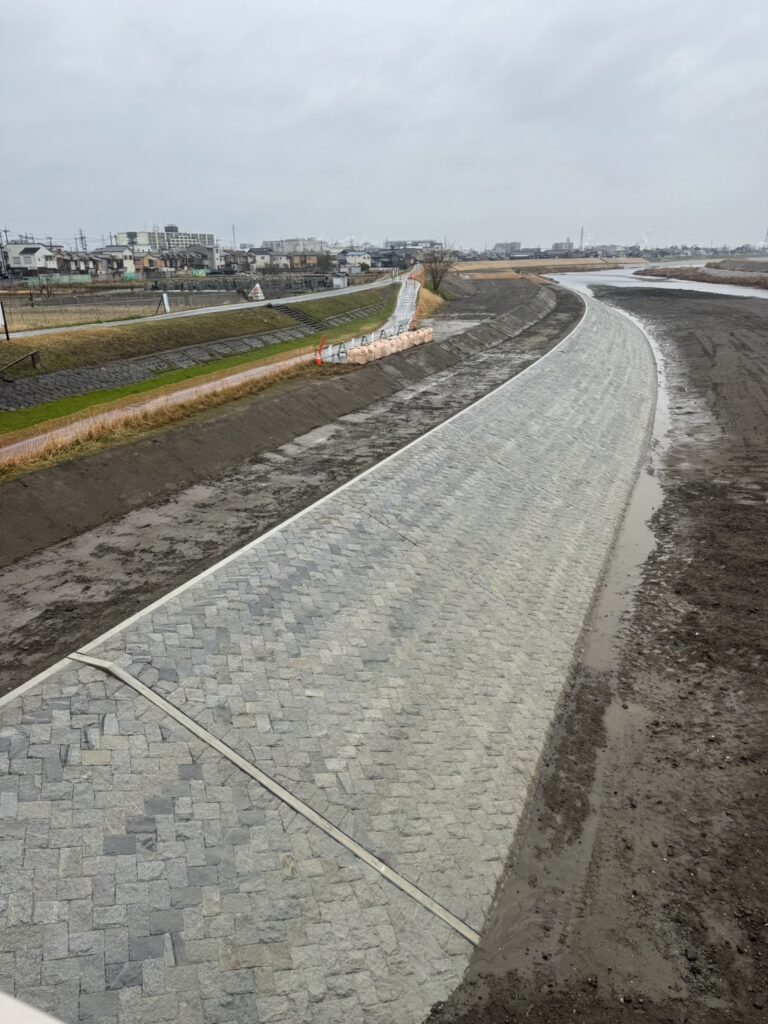 鴨川大規模特定河川工事<br />
（河川改修工事）