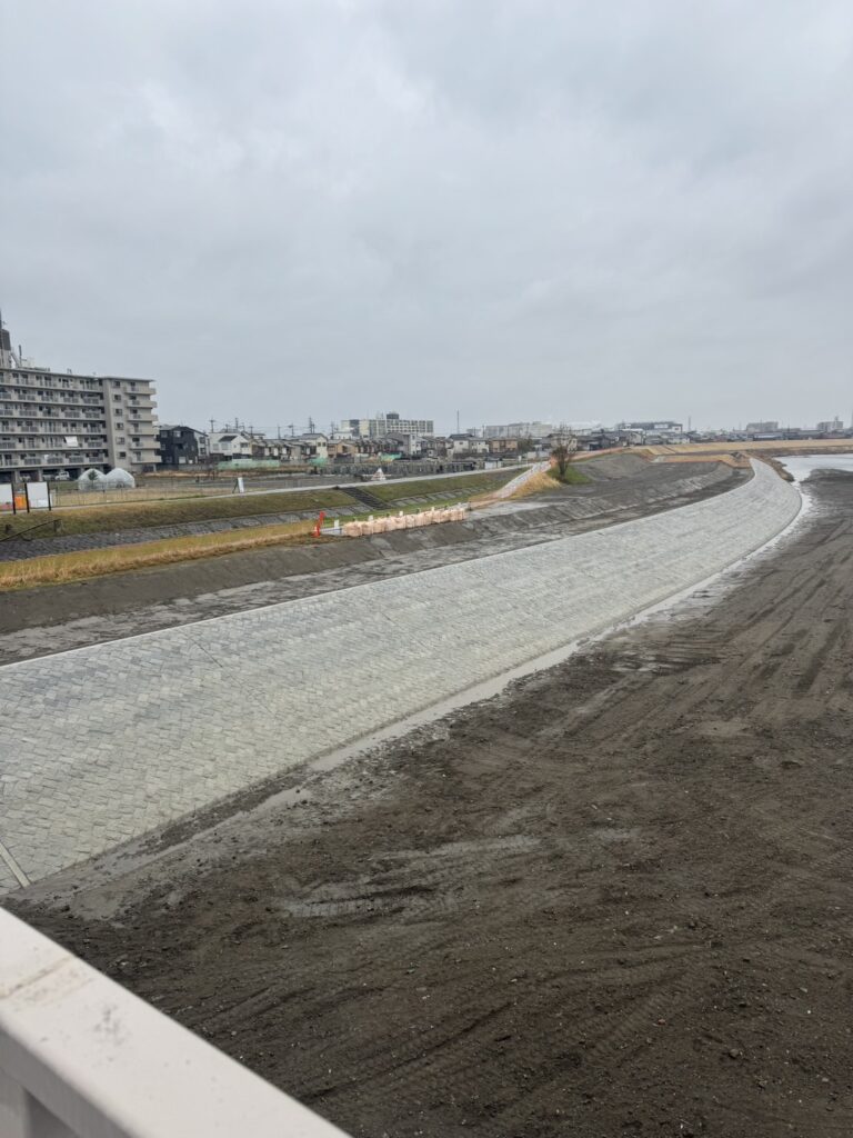 鴨川大規模特定河川工事<br />
（河川改修工事）