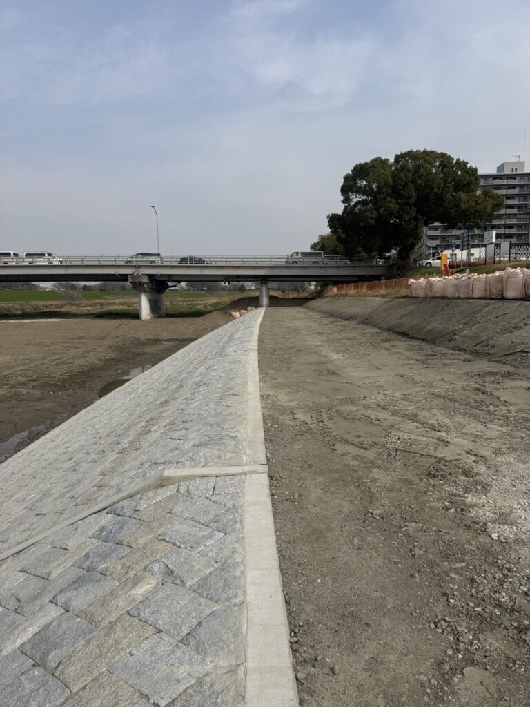 鴨川大規模特定河川工事<br />
（河川改修工事）