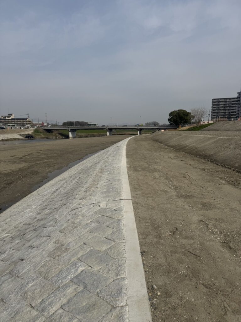 鴨川大規模特定河川工事<br />
（河川改修工事）