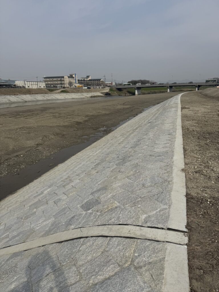 鴨川大規模特定河川工事<br />
（河川改修工事）